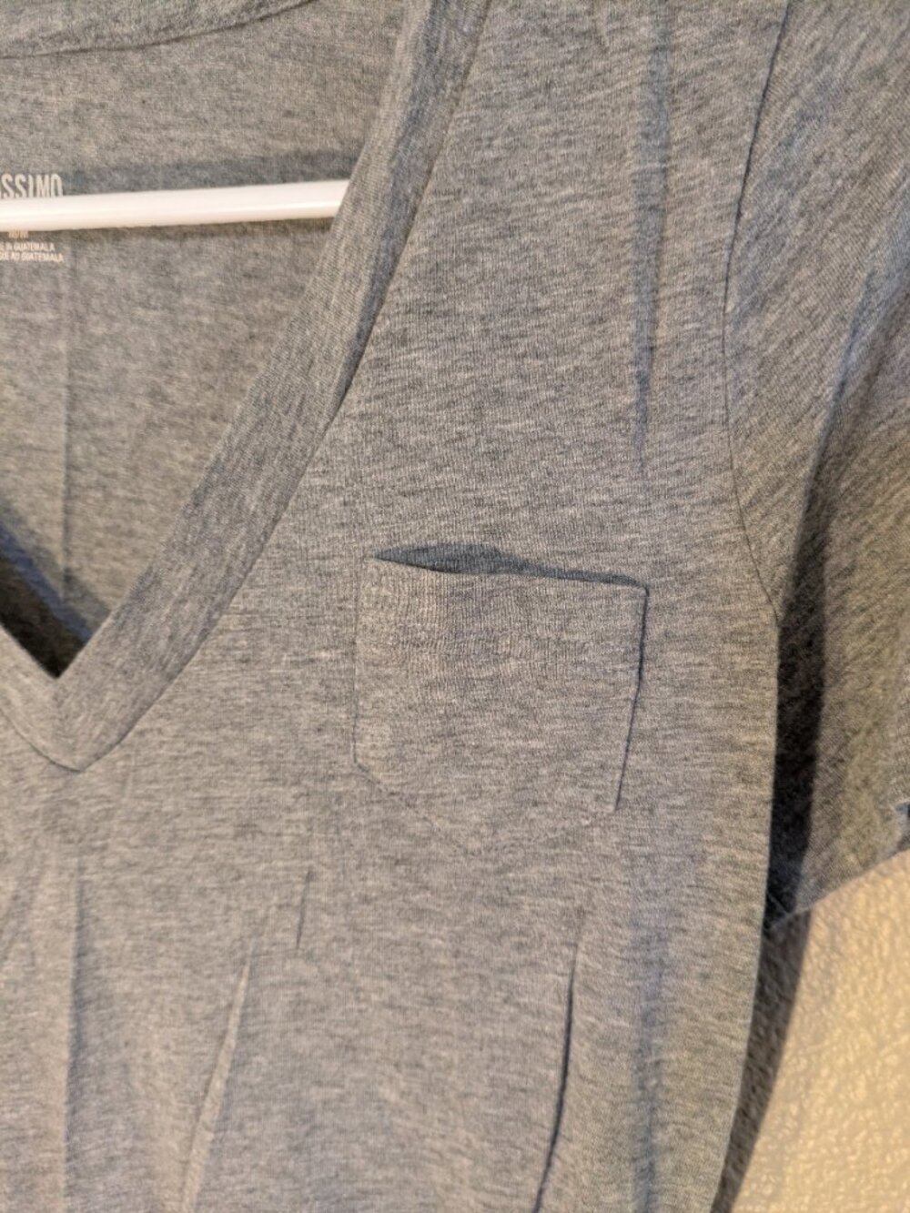 Mossimo V-neck tshirt - Picture 3 of 4